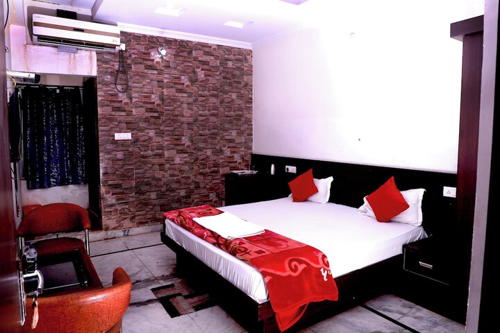 Room 16 of 44