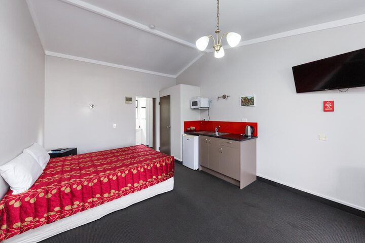 Room 13 of 37