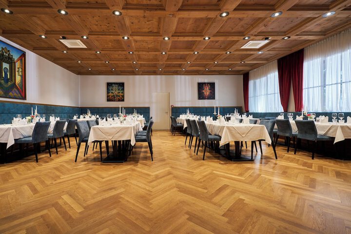 Ballroom/Hall 123 of 136