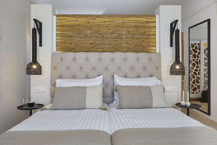 Room 25 of 295