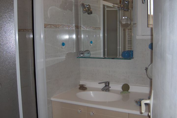 Room 5 of 8