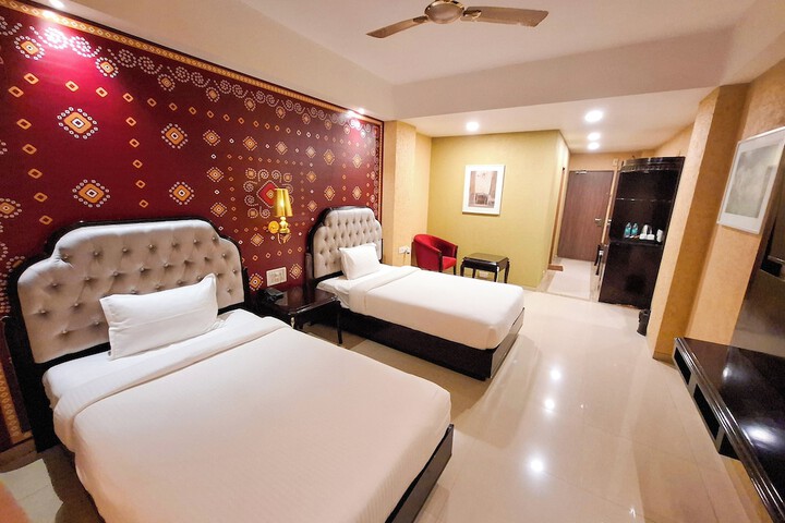 Room 33 of 111