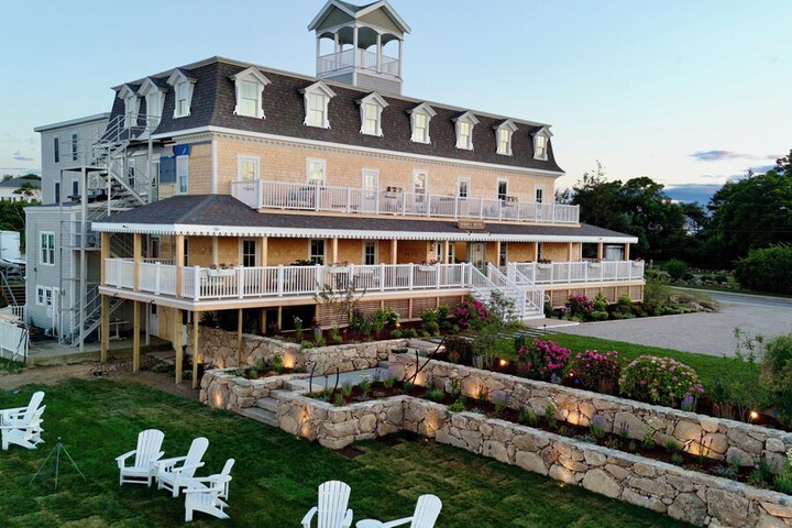 Hotel Exterior 194 of 209