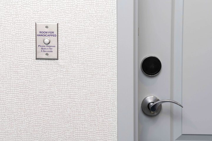 Room 43 of 99