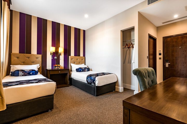 Room 2 of 36
