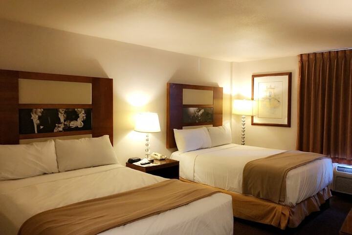 Quadruple Deluxe 2 Queen Beds (3 of 9)