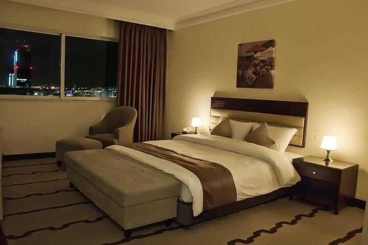 Room 6 of 35