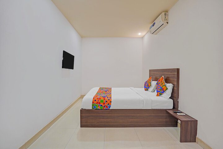 Room 13 of 26