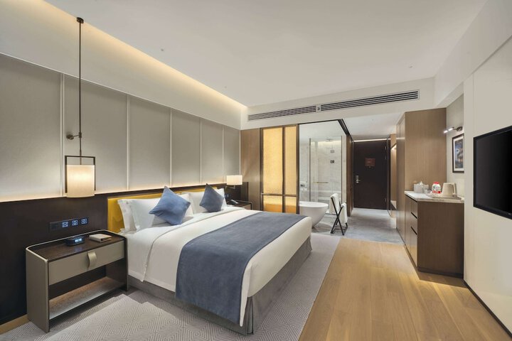 Room 16 of 92