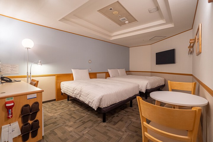 Room 8 of 34