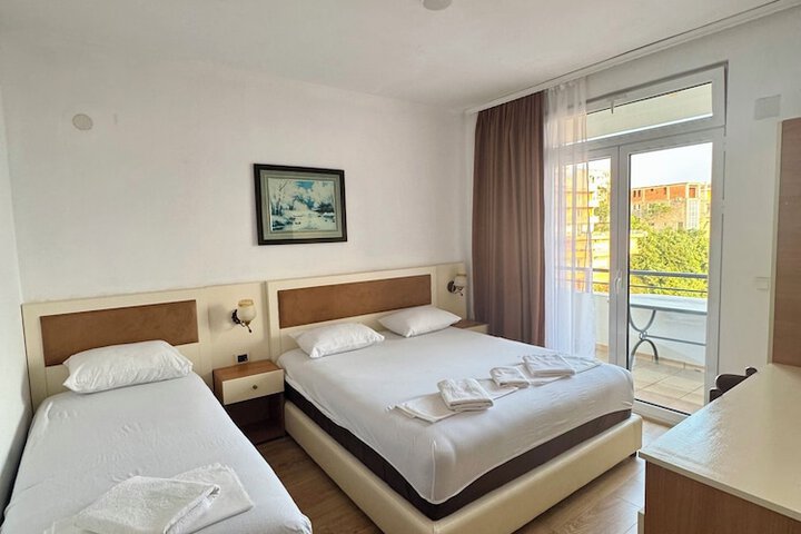 Room 9 of 96