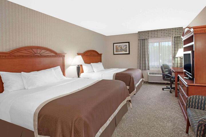 1 Queen Bed Accessible Room (6 of 10)