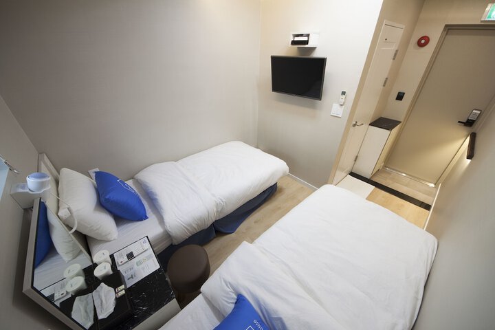 Room 16 of 108