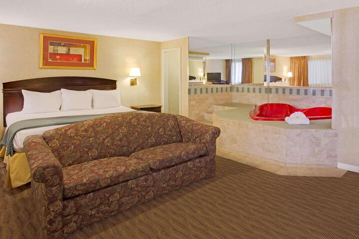 1 King Bed (3 of 13)