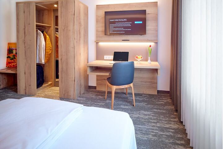 Room 8 of 24