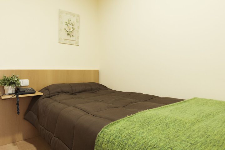 Room 10 of 27