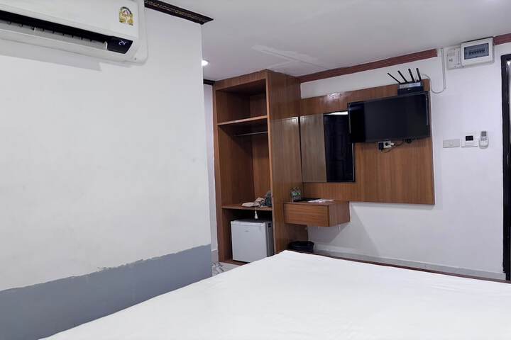Room 28 of 44