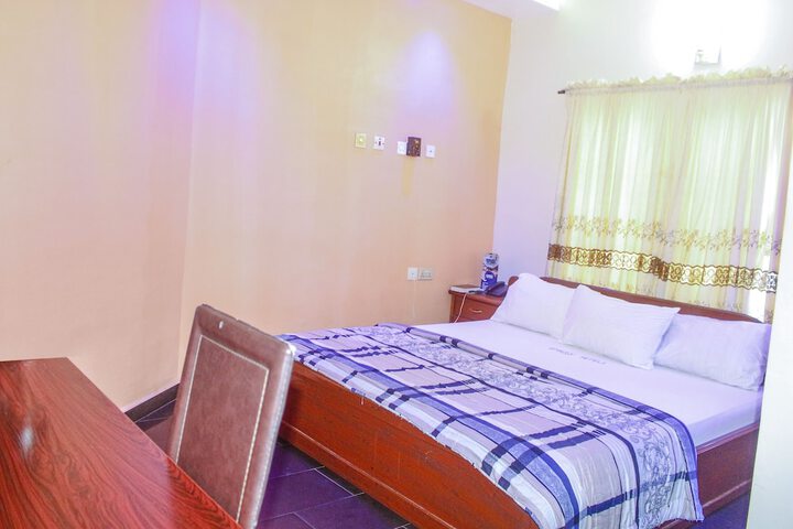 Room 27 of 68