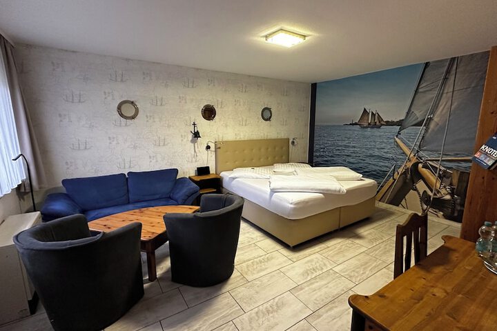 Room 33 of 81