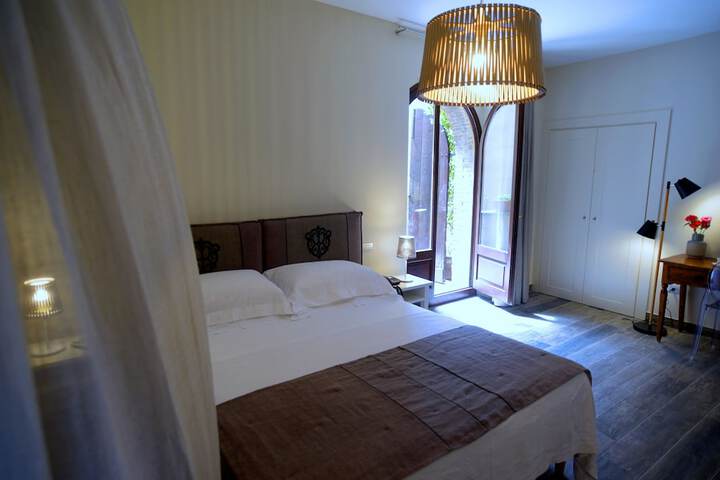 Room 10 of 73
