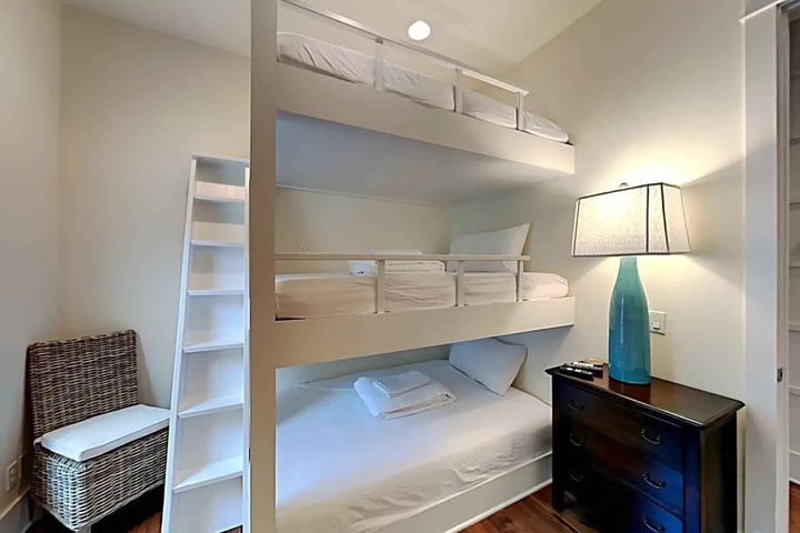 Room 6 of 14