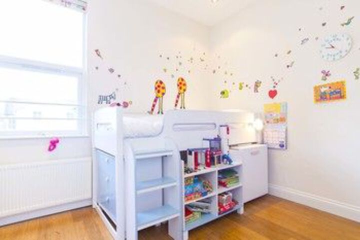 Room 6 of 17