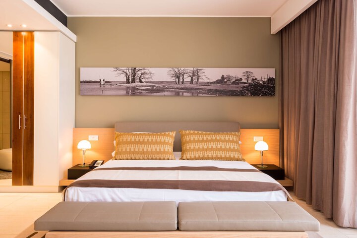 Room 28 of 272