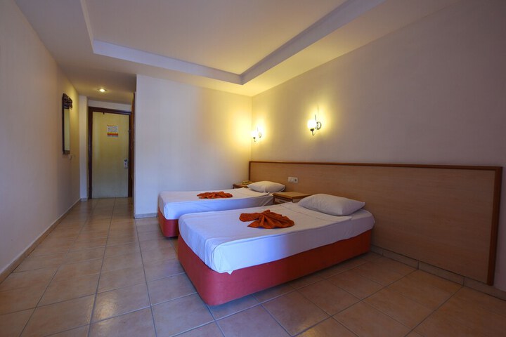 Room 7 of 14