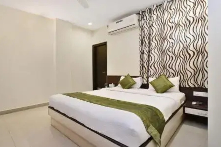 Room 4 of 12