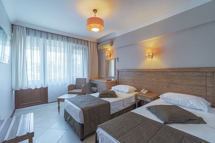 Room 18 of 204