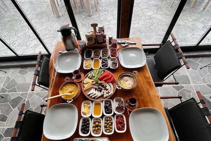 Dining 9 of 11