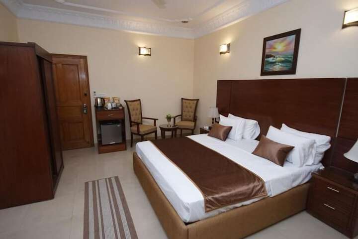 Room 15 of 48
