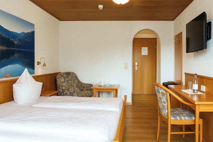 Room 8 of 30