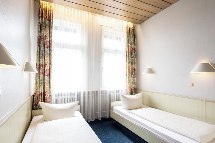 Room 41 of 103