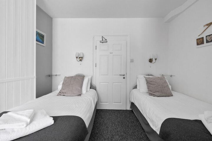 Room 20 of 106