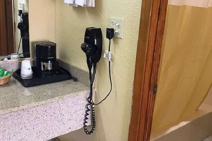 1 King Bed - Free WiFi, Microwave, Minifridge Coffeemaker, Hairdryer Cable TV HBO (2 of 11)