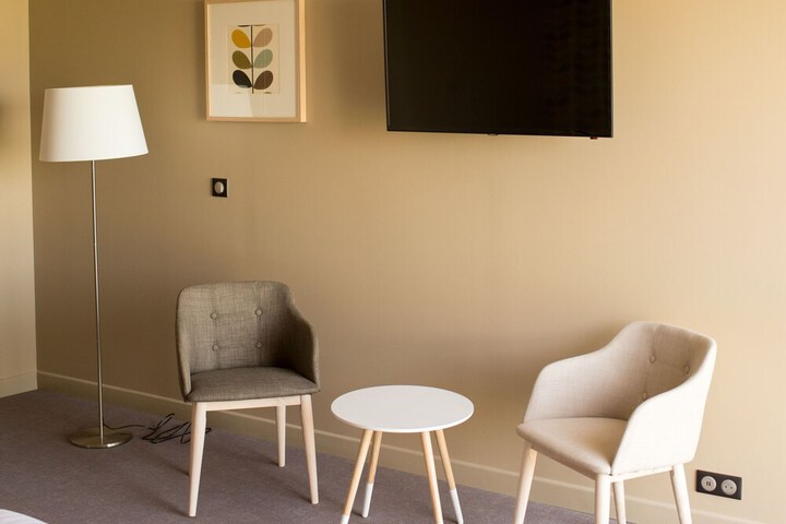 Room 13 of 28