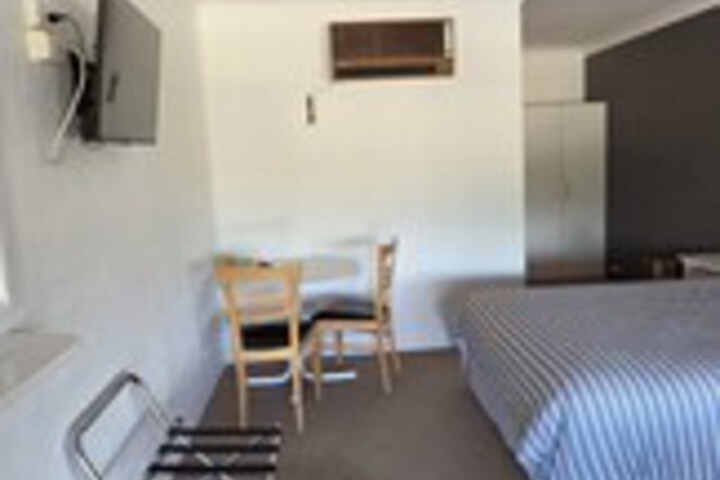 Room 25 of 84