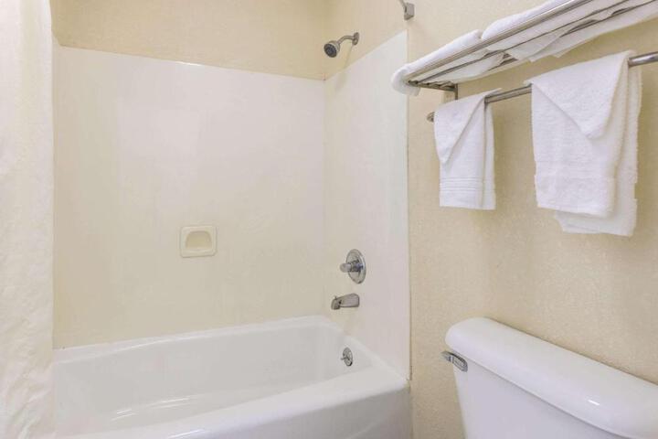 2 Double Beds (3 of 9)