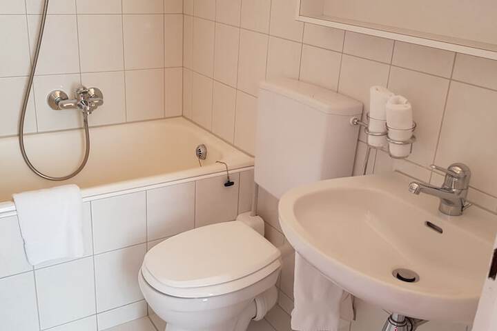 Room 44 of 90