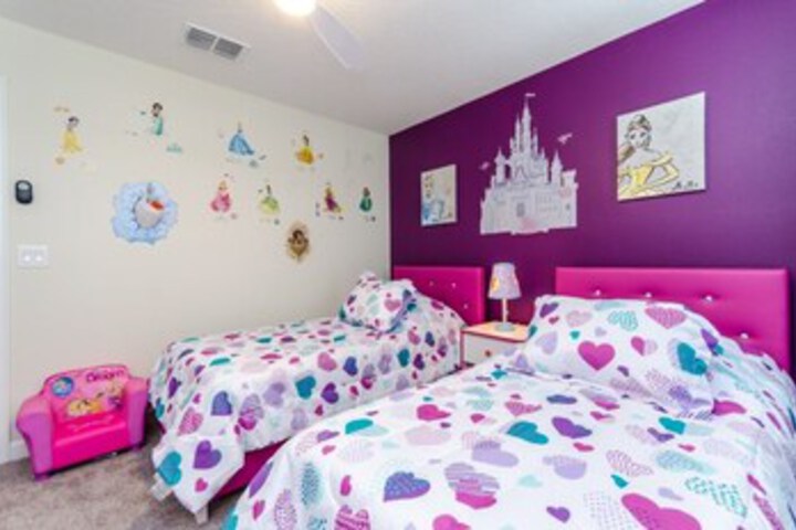 Room 10 of 37