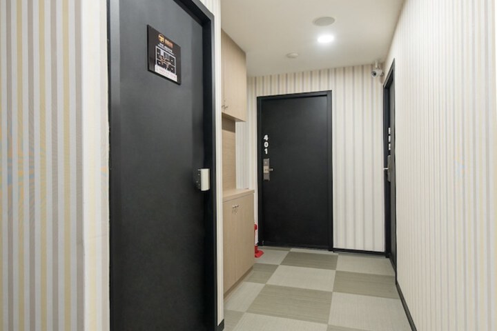 Ballroom/Hall 15 of 17