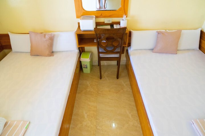 Room 33 of 118