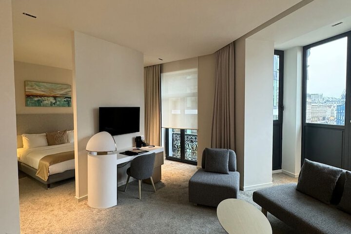 Room 30 of 105
