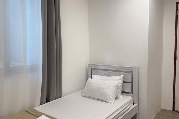 Room 12 of 37