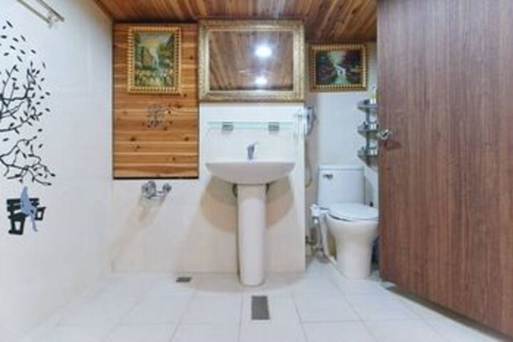Room 4 of 25
