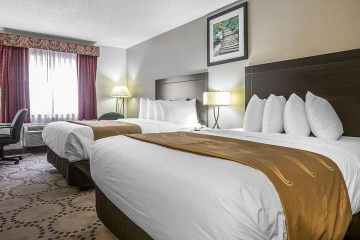 2 Queen Beds (3 of 11)
