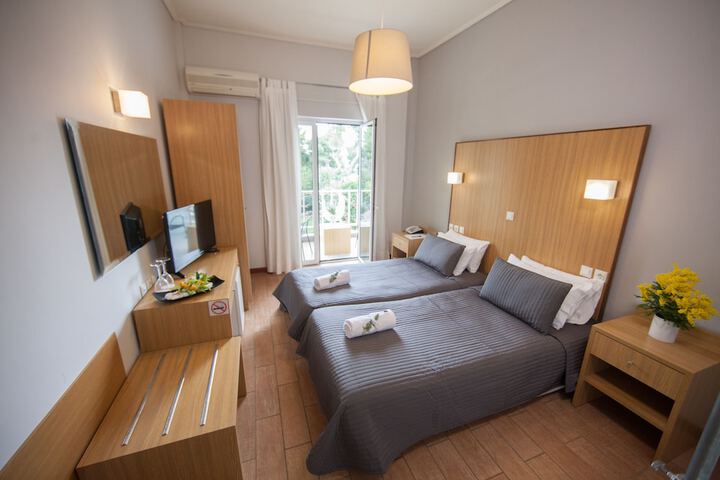 Room 3 of 72