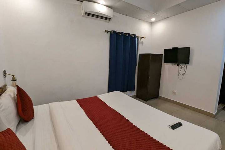 Room 4 of 7