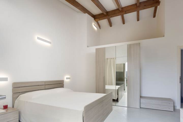 Room 6 of 30